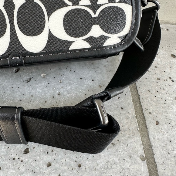 NWT Coach Wyatt Crossbody In Signature Canvas - Picture 2 of 11